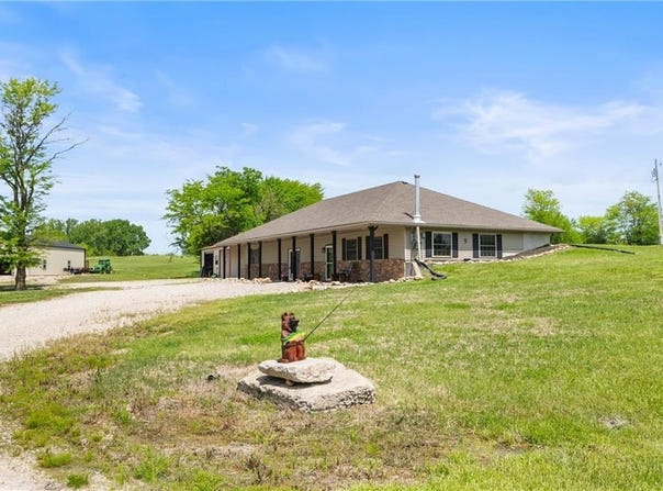 9 SW 500 Road, Warrensburg, MO 64093