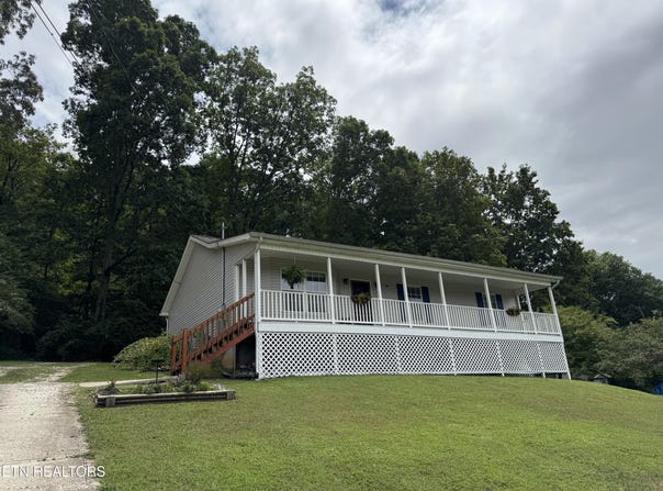 112 Hoskins Lane, Clinton, TN 37716