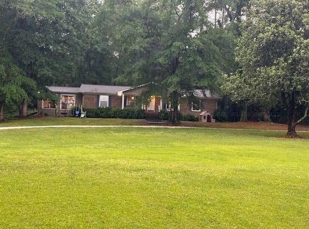 1055 LOVEJOY Rd, Hamilton, AL 35570