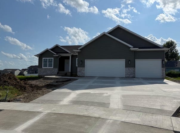 135 Sunbird Court, Waterloo, IA 50701