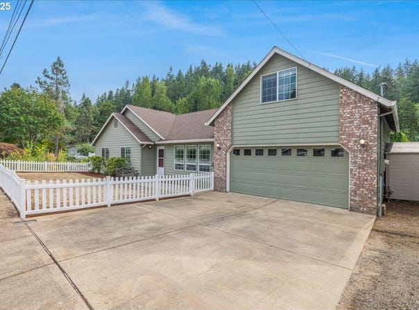 1110 MADISON St, Silverton, OR 97381