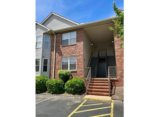 32 Rebecca Rd, East Hanover Twp., NJ 07936-3431