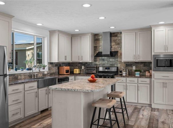 2501 Lowry Avenue NE, Saint Anthony, MN 55418