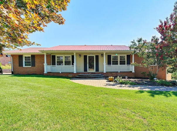 1901 McVitty Rd, Salem, VA 24153