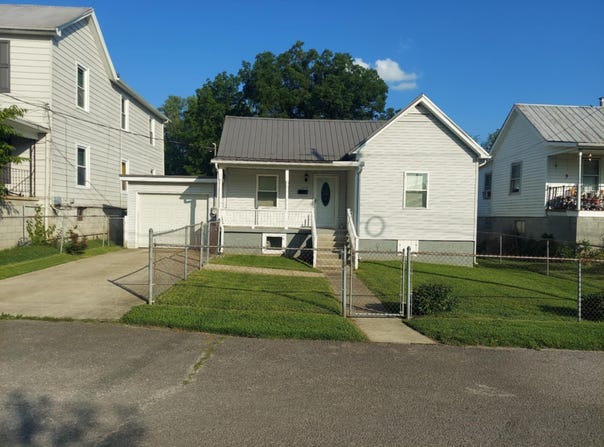424 Edgewater Drive, Irvine, KY 40336