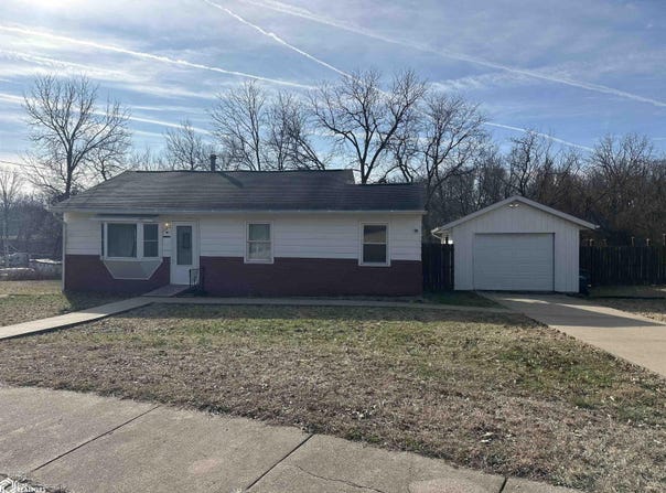 123 Shields Street, Burlington, IA 52601