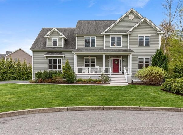 76 Woods Lane, Cranston, RI 02921