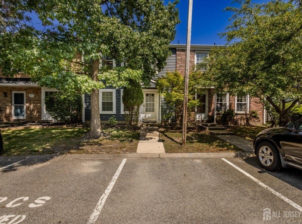 334 Constitution Circle, North Brunswick, NJ 08902