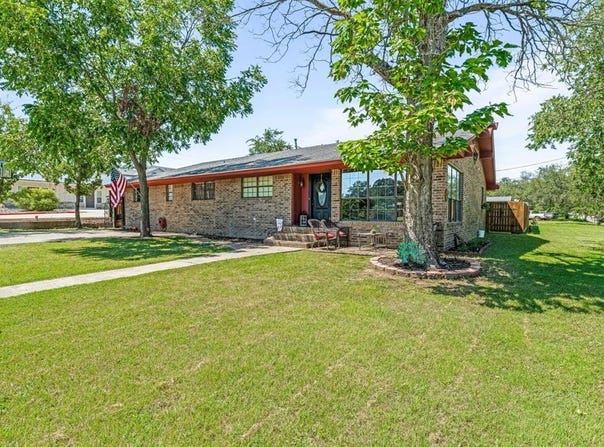 810 Alexander Road, Stephenville, TX 76401