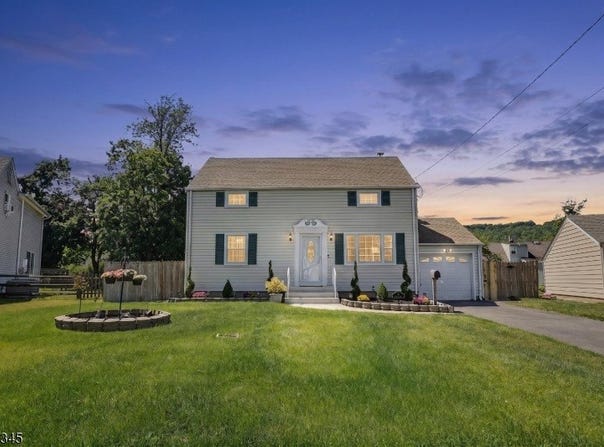 37 Glen Ct, North Plainfield Boro, NJ 07063-1718