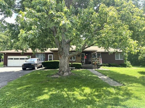 841 Carnation Street SE, DeMotte, IN 46310