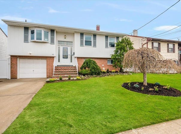 92 E First Street, Freeport, NY 11520