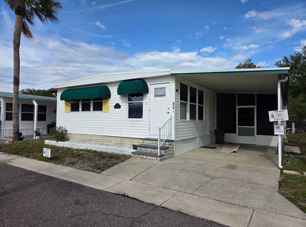 658 Poinsettia Dr, Largo, FL 33770