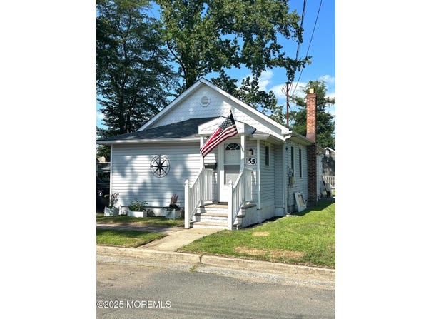 55 Oregon Avenue, Middletown, NJ 07748