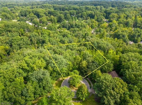10585 Whitewood Road, Brecksville, OH 44141