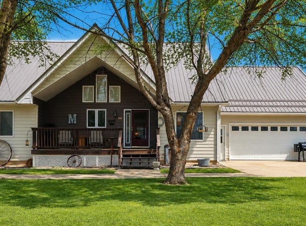 800 Blackstone Pl, Hurley, SD 57036