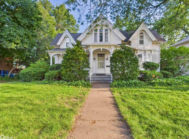 1242 C Avenue E, Oskaloosa, IA 52577