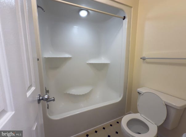 2820 LEE OAKS PLACE, FALLS CHURCH, VA 22046