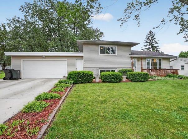 3124 Pridemore Drive, Cedar Falls, IA 50613