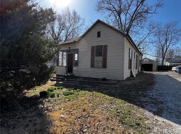 2927 Mayfield Avenue, Alton, IL 62002