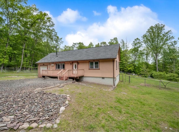 233 Vista Road, Cresco, PA 18326