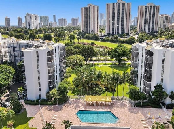 20500 W Country Club Drive, Aventura, FL 33180