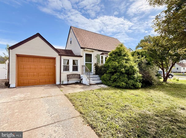 17 BERGEN Avenue, BELLMAWR, NJ 08031