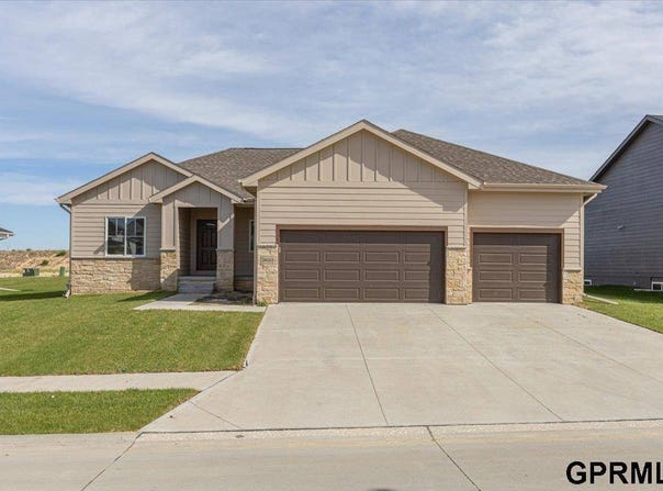 21120 Jessie Avenue, Elkhorn, NE 68022
