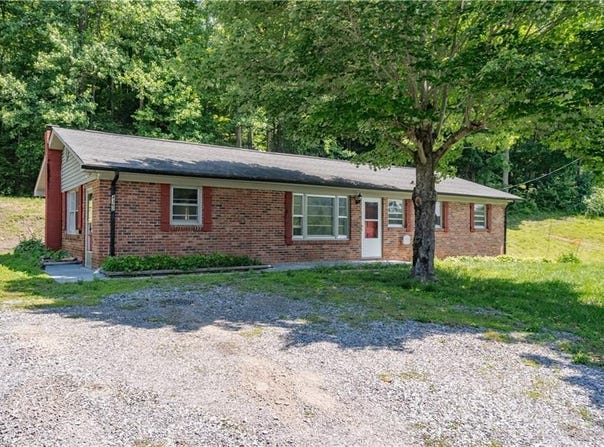 4362 Parsonsville Road, Purlear, NC 28665
