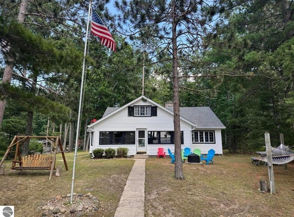 215 Pine Bluffs Road, Roscommon, MI 48653
