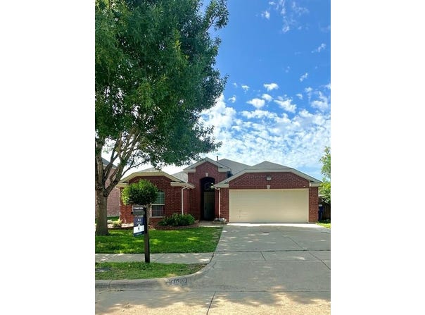 616 Kerry Street, Crowley, TX 76036