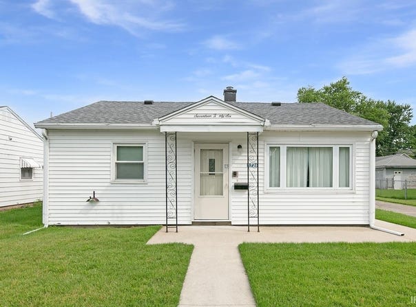 1726 Homewood Avenue, Mishawaka, IN 46544-2642