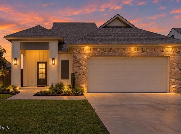 402 Last Quarter Drive, Youngsville, LA 70592