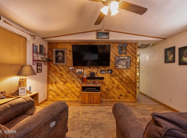 2185 Wildlife Trail, Overgaard, AZ 85933