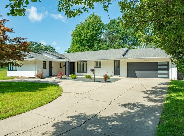 3120 Fleur Drive, Des Moines, IA 50321