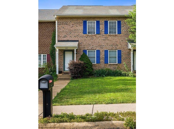 329 Emerald Dr, Harrisonburg, VA 22801