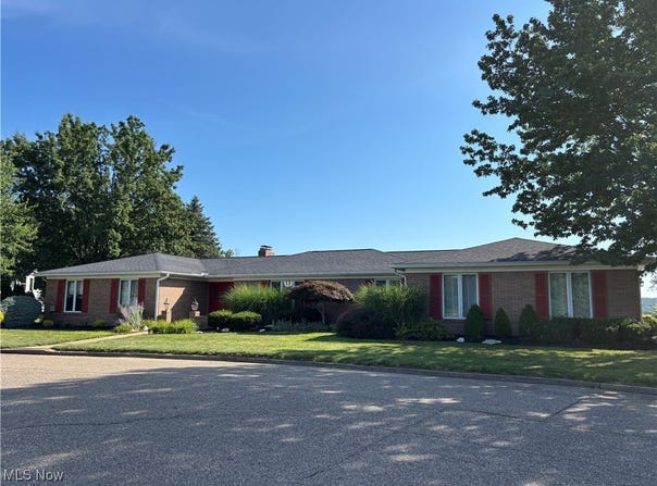 403 Hillcrest Drive NE, New Philadelphia, OH 44663