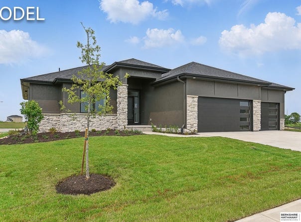 20720 Kansas Avenue, Elkhorn, NE 68022