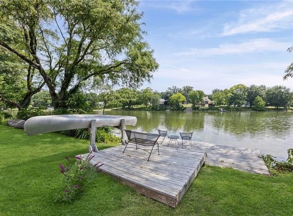 6829 Lakeshore Drive, Raytown, MO 64133