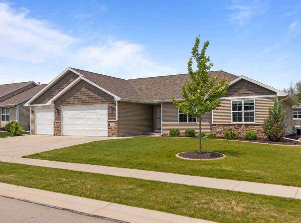 W6008 ZACH Street, MENASHA, WI 54952