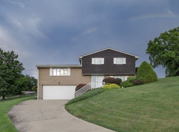 11 Crestwood Drive, Cecil, PA 15321