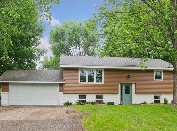 711 9th Street NW, Buffalo, MN 55313