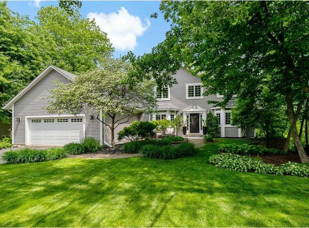 8879 Sylvan Ridge, Eden Prairie, MN 55347