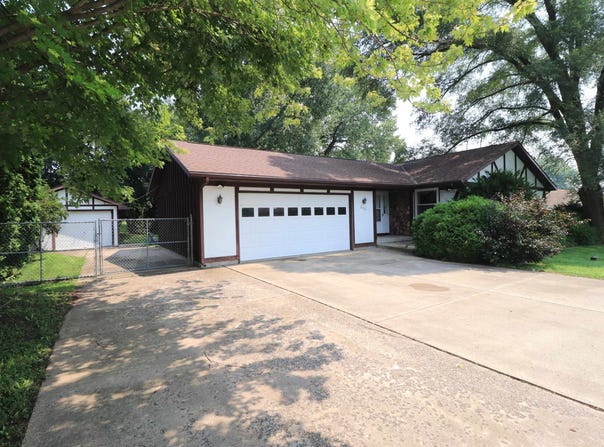 2421 S Victory Drive, Beloit, WI 53511
