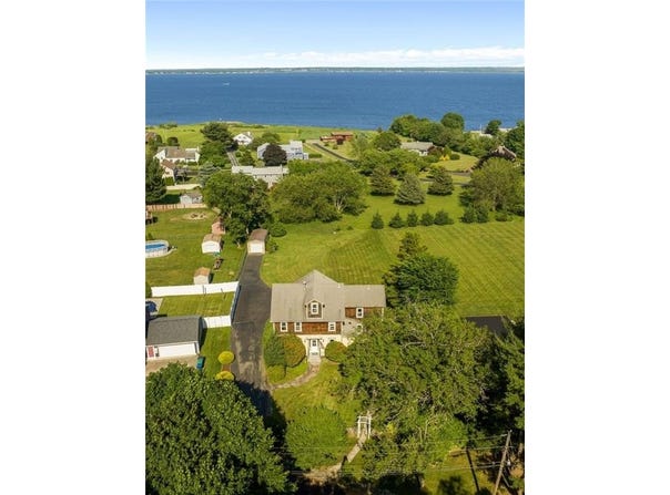 20 Lighthouse Lane, Warwick, RI 02889