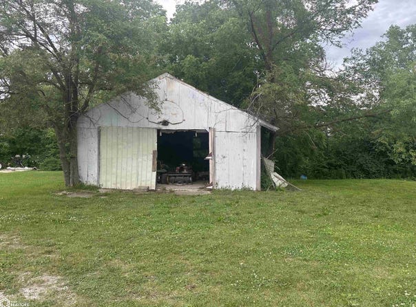 000 E High Street, Davis City, IA 50065