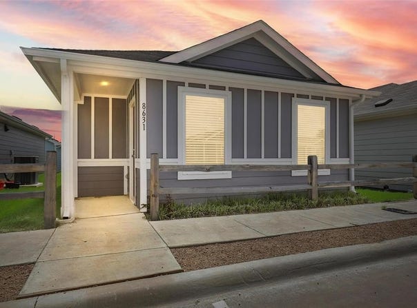 8631 Cottage Creek Drive, Fort Worth, TX 76123