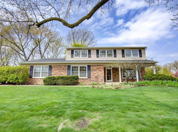 809 S Charles Avenue, Naperville, IL 60540