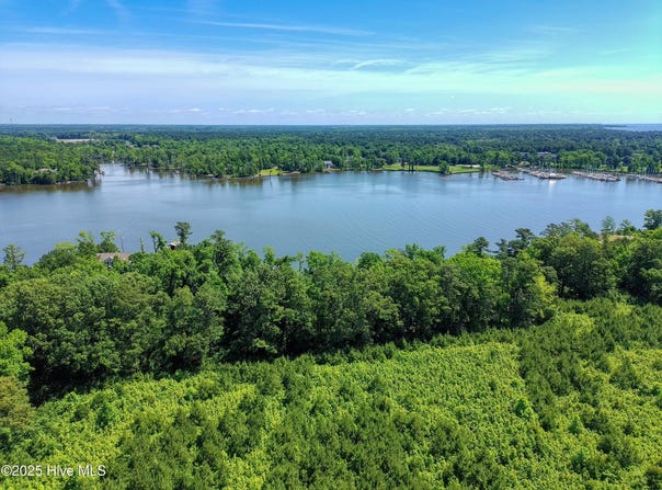 9 Peninsula Shores Way, Hertford, NC 27944
