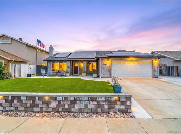 10083 W Glendon Cir, Santee, CA 92071